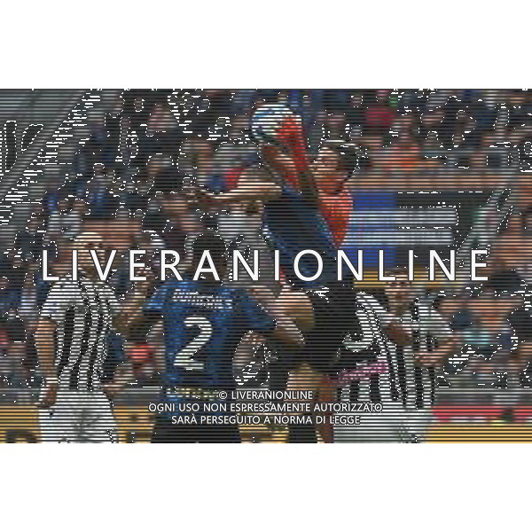 Marco Silvestri (Udinese) in uscita su Edin Dzeko (Inter) Inter vs Udinese Campionato Serie A TIM - 11a giornata Milano 31-10-2021 Stadio Giuseppe Meazza - San Siro foto Roberto Garavaglia/ag. Aldo Liverani sas /AGENZIA ALDO LIVERANI SAS