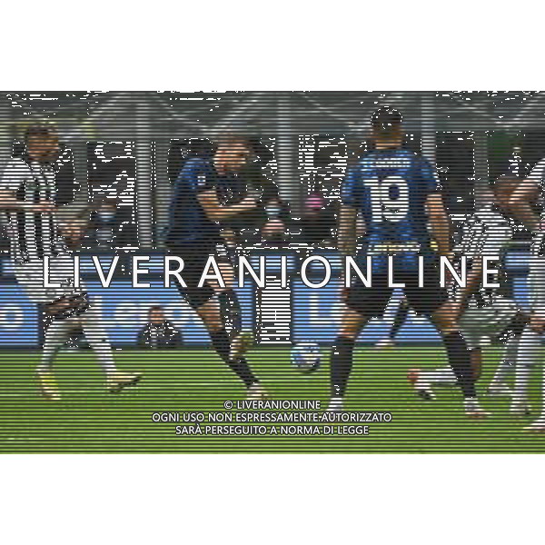 Edin Dzeko (Inter) occasione da gol Inter vs Udinese Campionato Serie A TIM - 11a giornata Milano 31-10-2021 Stadio Giuseppe Meazza - San Siro foto Roberto Garavaglia/ag. Aldo Liverani sas /AGENZIA ALDO LIVERANI SAS