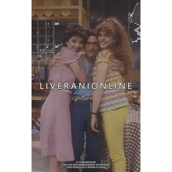 RETROSPETTIVA EDY ANGELILLO ATTRICE NELLA FOTO EDY ANGELILLO NELLA TRASMISSIONE TELEVISIVA “FRECO FRESCO“ RAI NELL\'ANNO 1981CON MAURIZIO ESPOSITO E DANIA CERICOLA AG ALDO LIVERANI SAS
