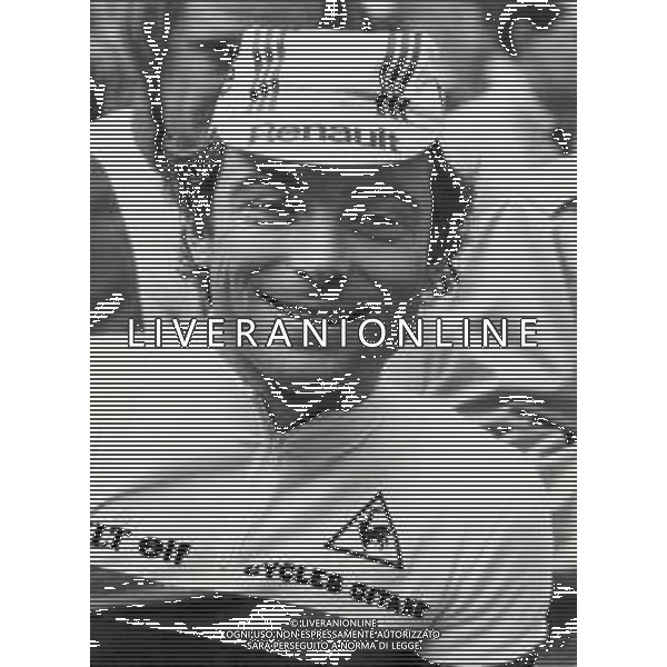 RETROSPETTIVA BERNARD HINAULT CICLISTA NELLA FOTO BERNARD HINAULT  AG ALDO LIVERANI SAS 
