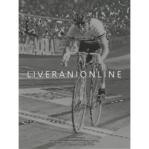 RETROSPETTIVA BERNARD HINAULT CICLISTA NELLA FOTO BERNARD HINAULT  AG ALDO LIVERANI SAS 
