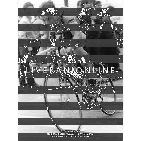 RETROSPETTIVA BERNARD HINAULT CICLISTA NELLA FOTO BERNARD HINAULT FOTO SERGIO PENAZZO-AG ALDO LIVERANI SAS 