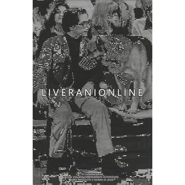 RETROSPETTIVA CORRADO MANTONI PRESENTATORE TELEVISIVO NELLA FOTO CORRADO MANTONI CON IL CANE BUCK PERSONAGGIO DEL FILM“ZANNA BIANCA“ E IL SUO ADDESTRATORE LORENZO BRUNI AG ALDO LIVERANI SAS   
