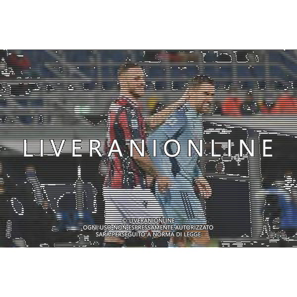 BOLOGNA - CAGLIARI CAMPIONATO CALCIO SERIE A TIM 01.11.2021 NELLA FOTO MARKO ARNAUTOVIC E KEVIN STROOTMAN SCHERZANO DURANTE LA PARTITA ©VILLANI /AGENZIA ALDO LIVERANI SAS