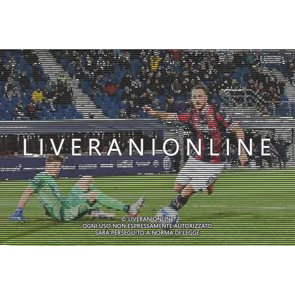BOLOGNA - CAGLIARI CAMPIONATO CALCIO SERIE A TIM 01.11.2021 NELLA FOTO MARKO ARNAUTOVIC SALTA ALESSIO CRAGNO ©VILLANI /AGENZIA ALDO LIVERANI SAS