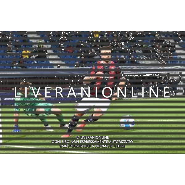 BOLOGNA - CAGLIARI CAMPIONATO CALCIO SERIE A TIM 01.11.2021 NELLA FOTO MARKO ARNAUTOVIC SALTA ALESSIO CRAGNO ©VILLANI /AGENZIA ALDO LIVERANI SAS