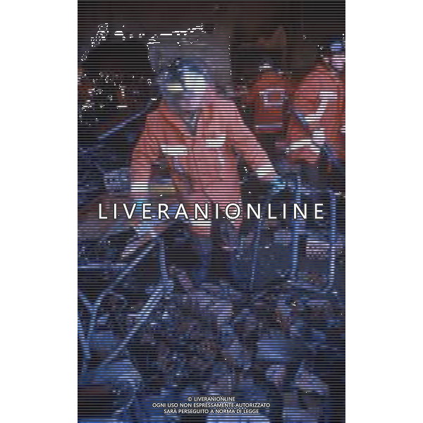 06-12-1990 CASALECCHIO DI RENO INCIDENTE AEREO JET MILITARE IN AVARIA PIOMBA SU UNA SCUOLA PROVOCANDO UNA STRAGE 12 ALUNNI MORTI E 30 FERITI NELLA FOTO LA SCUOLA DOVE E\' CADUTO L\'AEREO FOTO GIANNI SCHICCHI-AG ALDO LIVERANI SAS /AGENZIA ALDO LIVERANI SAS