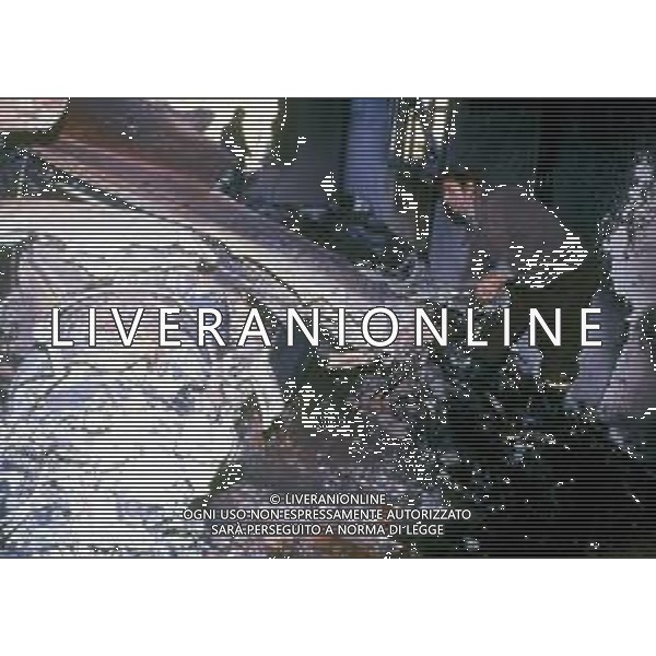 06-12-1990 CASALECCHIO DI RENO INCIDENTE AEREO JET MILITARE IN AVARIA PIOMBA SU UNA SCUOLA PROVOCANDO UNA STRAGE 12 ALUNNI MORTI E 30 FERITI NELLA FOTO LA SCUOLA DOVE E\' CADUTO L\'AEREO FOTO GIANNI SCHICCHI-AG ALDO LIVERANI SAS /AGENZIA ALDO LIVERANI SAS