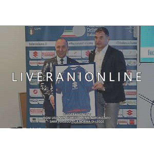 © TVRG Presentazione commissari tecnici ciclismo nella foto Cordiano Dagnoni SX presidente della FCI Federazione Ciclistica Italiana e Antonio Rossi DX sottosegretario di Regione Lombardia con delega allo sport, Olimpiadi e grandi eventi sportivi Milano 02-11-2021 Presso la sala Biagi di Palazzo Lombardia si e\' tenuta la conferenza stampa di presentazione del Velodromo di Montichiari (BS) come centro federale di eccellenza e dei commissari tecnici del quadriennnio olimpico 2021-2024 della FCI Federazione Ciclistica Italiana foto Roberto Garavaglia/ag. Aldo Liverani sas