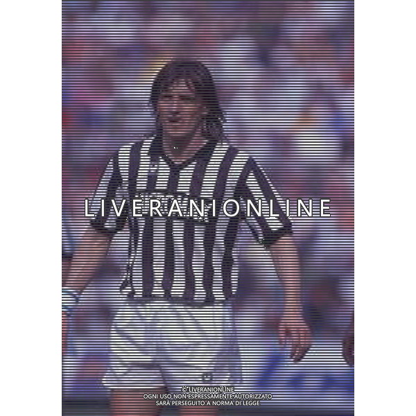 RETROSPETTIVA ARSLANOVIC MUSTAFA\' CALCIATORE NELLA FOTO ARSLANOVIC MUSTAFA\' CON LA MAGLIA DELL\'ASCOLI CALCIO AG ALDO LIVERANI SAS