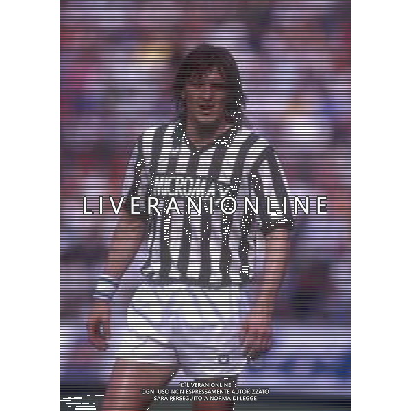 RETROSPETTIVA ARSLANOVIC MUSTAFA\' CALCIATORE NELLA FOTO ARSLANOVIC MUSTAFA\' CON LA MAGLIA DELL\'ASCOLI CALCIO AG ALDO LIVERANI SAS