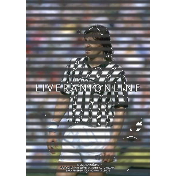 RETROSPETTIVA ARSLANOVIC MUSTAFA\' CALCIATORE NELLA FOTO ARSLANOVIC MUSTAFA\' CON LA MAGLIA DELL\'ASCOLI CALCIO AG ALDO LIVERANI SAS
