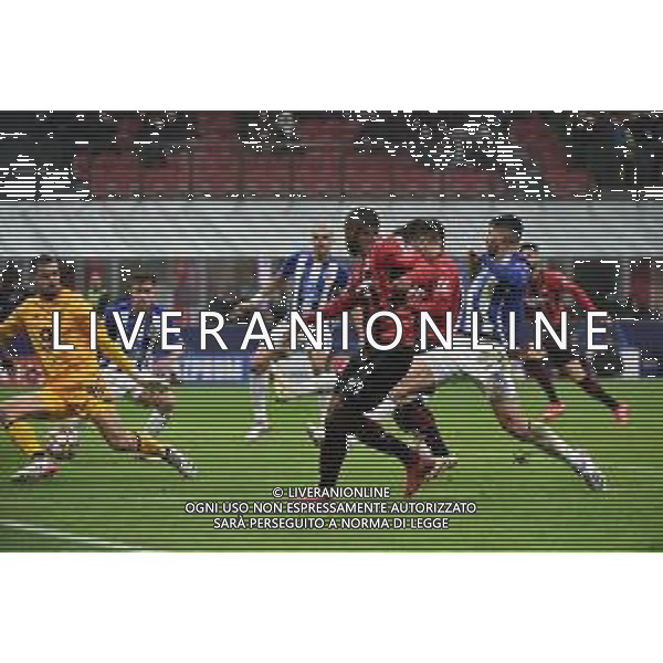 il tiro di Pierre Kalulu (Milan) che ha portato all\'autorete per il gol dell\'1 a 1 Milan vs Porto UEFA Champions League fase a gironi 4a giornata - gruppo B Milano 03-11-2021 Stadio Giuseppe Meazza - San Siro foto Roberto Garavaglia/ag. Aldo Liverani sas /AGENZIA ALDO LIVERANI SAS