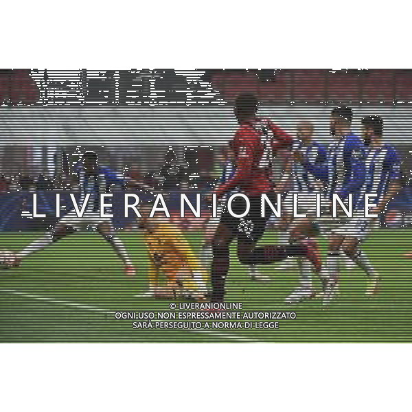 il tiro di Pierre Kalulu (Milan) che ha portato all\'autorete per il gol dell\'1 a 1 Milan vs Porto UEFA Champions League fase a gironi 4a giornata - gruppo B Milano 03-11-2021 Stadio Giuseppe Meazza - San Siro foto Roberto Garavaglia/ag. Aldo Liverani sas /AGENZIA ALDO LIVERANI SAS