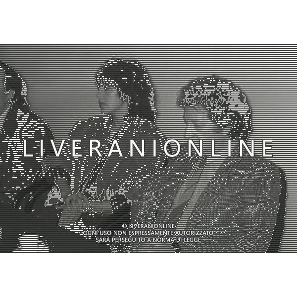 1984 MILANO CONFERENZA STAMPA DEL NUOVO PROGRAMMA TELEVISIVO “DRIVE IN“ NELLA FOTO NADIA CASSINI E GIANFRANCO D\'ANGELO AG ALDO LIVERANI SAS