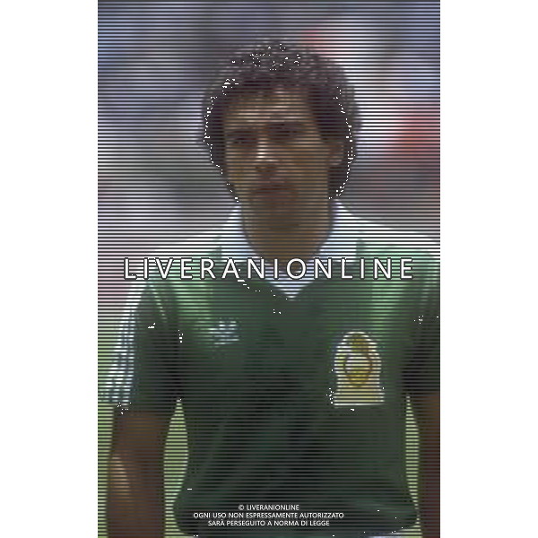 RETROSPETTIVA HUGO SANCHEZ CALCIATORE NELLA FOTO HUGO SANCHEZ CON LA MAGLIA DELLA NAZIONALE DEL MESSICO NELL\'ANNO 1986 AG ALDO LIVERANI SAS 