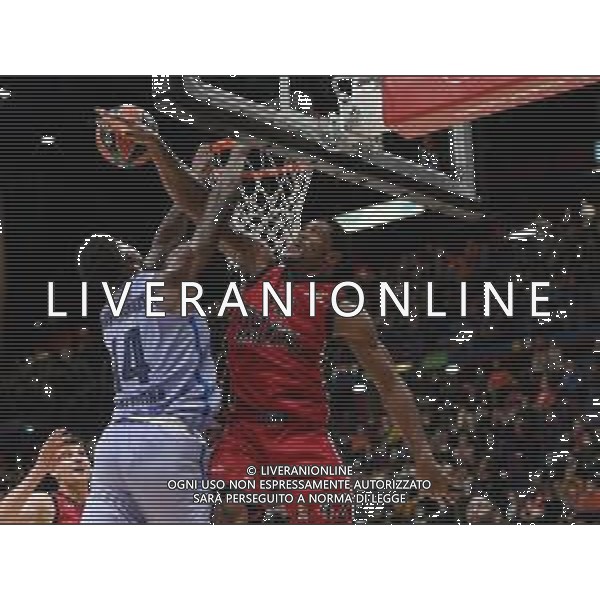 ¬© TVRG Kyle Hines (Milano) stoppa Nigel Hayes-Davis (Barcellona) AX Armani Exchange Milano vs Barcellona Turkish Ailines EuroLeague - 8a giornata regular season Assago (MI) 04-11-2021 Mediolanum Forum foto Roberto Garavaglia/ag. Aldo Liverani sas/AGENZIA ALDO LIVERANI SAS