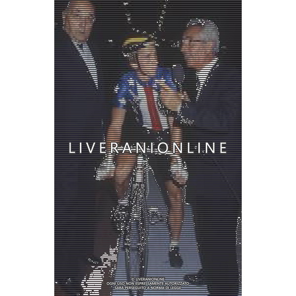 RETROSPETTIVA Gregory James LeMond CICLISTA NELLA FOTO Gregory James LeMond A MILANO NELL\'ANNO 1984 CON IL GIORNALISTA ADRIANO DE ZAN AG ALDO LIVERANI SAS 