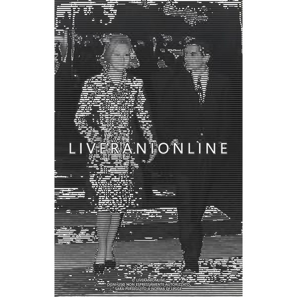 RETROSPETTIVA ANNA MARIA GAMBINERI ANNUNCIATRICE TELEVISIVA NELLA FOTO ANNA MARIA GAMBINERI CON GIANENRICO CAMBIASO IN PIAZZA DI SPAGNA A ROMA AG ALDO LIVERANI SAS 
