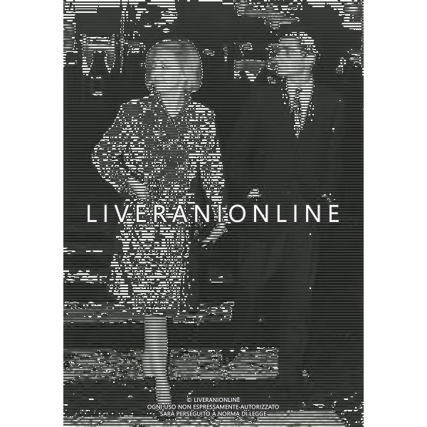 RETROSPETTIVA ANNA MARIA GAMBINERI ANNUNCIATRICE TELEVISIVA NELLA FOTO ANNA MARIA GAMBINERI CON GIANENRICO CAMBIASO IN PIAZZA DI SPAGNA A ROMA AG ALDO LIVERANI SAS 