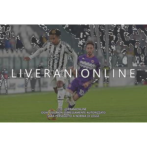 Torino 06.11.2021 Stadio Allianz Stadium ©Alessandro Falzone/Agenzia Aldo Liverani Juventus vs Fiorentina Serie A Tim 2021/2022 Nella foto : WESTON MCKENNIE-GAETANO CASTROVILLI ©FALZONE/AGENZIA ALDO LIVERANI SAS
