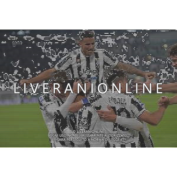 Torino 06.11.2021 Stadio Allianz Stadium ©Alessandro Falzone/Agenzia Aldo Liverani Juventus vs Fiorentina 11^ giornata Serie A Tim 2021/2022 Nella foto : esultanza juventus dopo il gol di juan cuadrado ©FALZONE/AGENZIA ALDO LIVERANI SAS