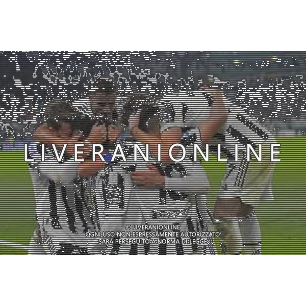 Torino 06.11.2021 Stadio Allianz Stadium ©Alessandro Falzone/Agenzia Aldo Liverani Juventus vs Fiorentina 11^ giornata Serie A Tim 2021/2022 Nella foto : esultanza juventus dopo il gol di juan cuadrado ©FALZONE/AGENZIA ALDO LIVERANI SAS