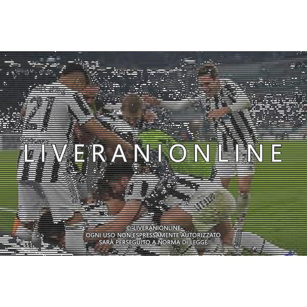 Torino 06.11.2021 Stadio Allianz Stadium ©Alessandro Falzone/Agenzia Aldo Liverani Juventus vs Fiorentina 11^ giornata Serie A Tim 2021/2022 Nella foto : esultanza juventus dopo il gol di juan cuadrado ©FALZONE/AGENZIA ALDO LIVERANI SAS