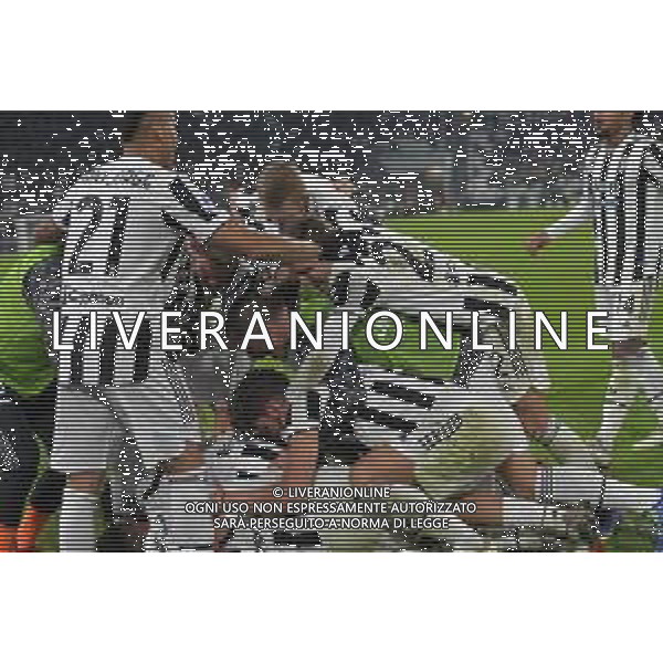 Torino 06.11.2021 Stadio Allianz Stadium ©Alessandro Falzone/Agenzia Aldo Liverani Juventus vs Fiorentina 11^ giornata Serie A Tim 2021/2022 Nella foto : esultanza juventus dopo il gol di juan cuadrado ©FALZONE/AGENZIA ALDO LIVERANI SAS
