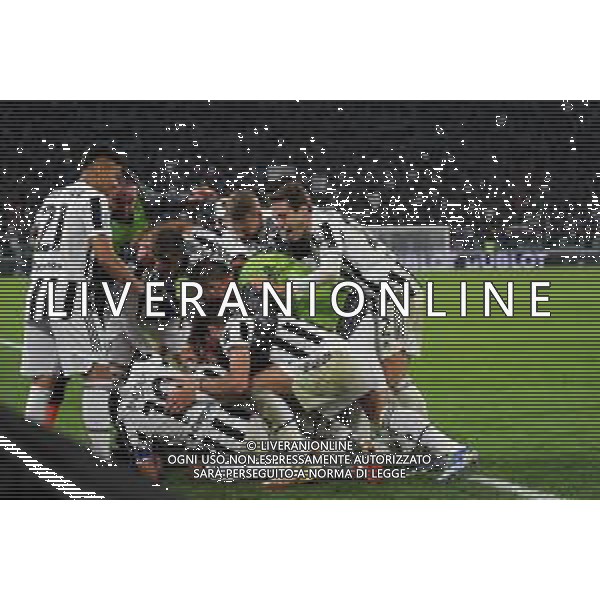Torino 06.11.2021 Stadio Allianz Stadium ©Alessandro Falzone/Agenzia Aldo Liverani Juventus vs Fiorentina 11^ giornata Serie A Tim 2021/2022 Nella foto : esultanza juventus dopo il gol di juan cuadrado ©FALZONE/AGENZIA ALDO LIVERANI SAS