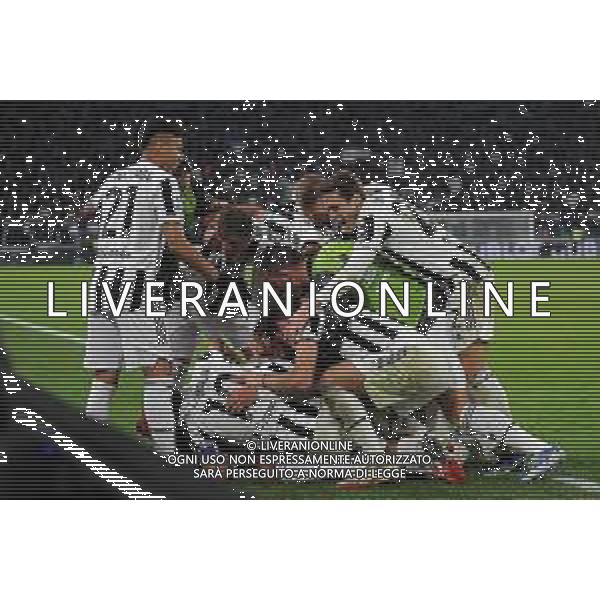 Torino 06.11.2021 Stadio Allianz Stadium ©Alessandro Falzone/Agenzia Aldo Liverani Juventus vs Fiorentina 11^ giornata Serie A Tim 2021/2022 Nella foto : esultanza juventus dopo il gol di juan cuadrado ©FALZONE/AGENZIA ALDO LIVERANI SAS