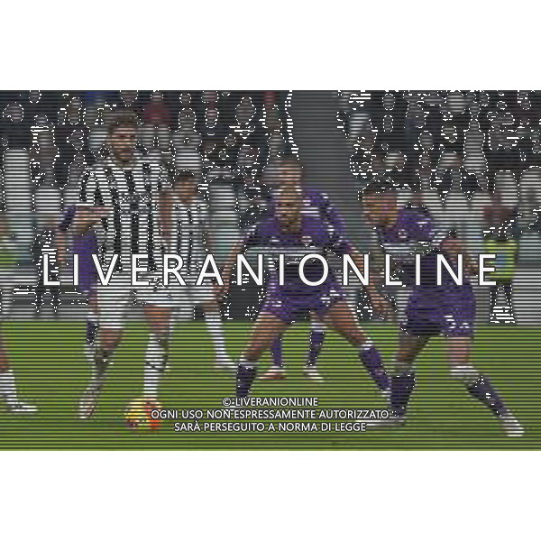 Torino 06.11.2021 Stadio Allianz Stadium ©Alessandro Falzone/Agenzia Aldo Liverani Juventus vs Fiorentina 11^ giornata Serie A Tim 2021/2022 Nella foto : Manuel Locatelli-Sofian Amrabat-Cristiano Biraghi ©FALZONE/AGENZIA ALDO LIVERANI SAS