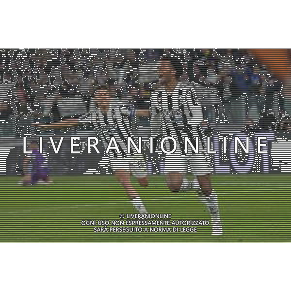 Torino 06.11.2021 Stadio Allianz Stadium ©Alessandro Falzone/Agenzia Aldo Liverani Juventus vs Fiorentina 11^ giornata Serie A Tim 2021/2022 Nella foto : Esultanza gol di Juan Cuadrado con Paulo Dybala ©FALZONE/AGENZIA ALDO LIVERANI SAS