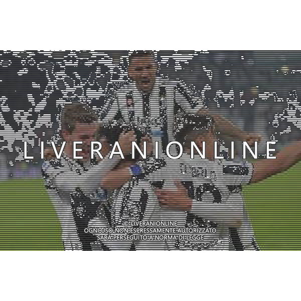 Torino 06.11.2021 Stadio Allianz Stadium ©Alessandro Falzone/Agenzia Aldo Liverani Juventus vs Fiorentina 11^ giornata Serie A Tim 2021/2022 Nella foto : Esultanza gol di Juan Cuadrado con daniele rugani ©FALZONE/AGENZIA ALDO LIVERANI SAS