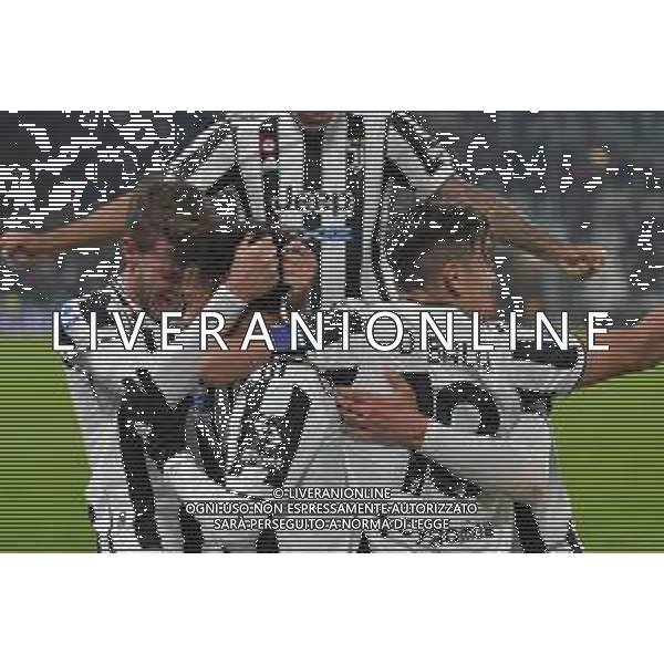 Torino 06.11.2021 Stadio Allianz Stadium ©Alessandro Falzone/Agenzia Aldo Liverani Juventus vs Fiorentina 11^ giornata Serie A Tim 2021/2022 Nella foto : Esultanza gol di Juan Cuadrado con daniele rugani ©FALZONE/AGENZIA ALDO LIVERANI SAS