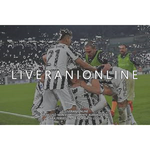 Torino 06.11.2021 Stadio Allianz Stadium ©Alessandro Falzone/Agenzia Aldo Liverani Juventus vs Fiorentina 11^ giornata Serie A Tim 2021/2022 Nella foto : Esultanza gol di Juan Cuadrado ©FALZONE/AGENZIA ALDO LIVERANI SAS