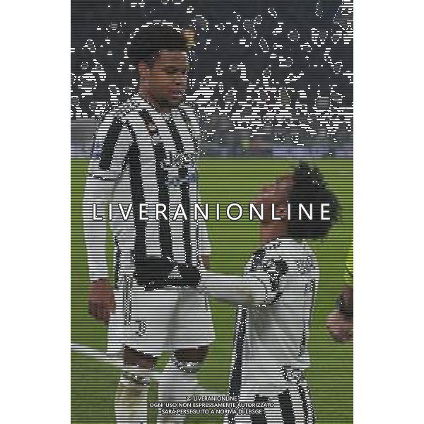 Torino 06.11.2021 Stadio Allianz Stadium ©Alessandro Falzone/Agenzia Aldo Liverani Juventus vs Fiorentina 11^ giornata Serie A Tim 2021/2022 Nella foto : Esultanza gol di Juan Cuadrado con Weston McKennie ©FALZONE/AGENZIA ALDO LIVERANI SAS