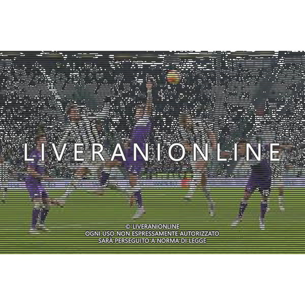 Torino 06.11.2021 Stadio Allianz Stadium ©Alessandro Falzone/Agenzia Aldo Liverani Juventus vs Fiorentina 11^ giornata Serie A Tim 2021/2022 Nella foto : Azione di gioco - adrien rabiot ©FALZONE/AGENZIA ALDO LIVERANI SAS