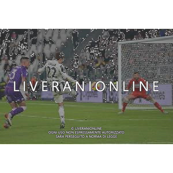 Torino 06.11.2021 Stadio Allianz Stadium ©Alessandro Falzone/Agenzia Aldo Liverani Juventus vs Fiorentina 11^ giornata Serie A Tim 2021/2022 Nella foto : tiro di Federico Chiesa che colpisce la traversa ©FALZONE/AGENZIA ALDO LIVERANI SAS