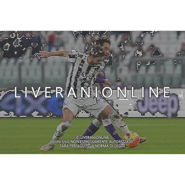 Torino 06.11.2021 Stadio Allianz Stadium ©Alessandro Falzone/Agenzia Aldo Liverani Juventus vs Fiorentina 11^ giornata Serie A Tim 2021/2022 Nella foto : Manuel Locatelli-Giacomo Bonaventura ©FALZONE/AGENZIA ALDO LIVERANI SAS