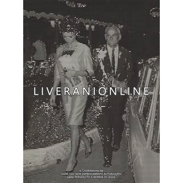 NELLA FOTO ALBERTO MORAVIA CON BARBARA STEEL 1962