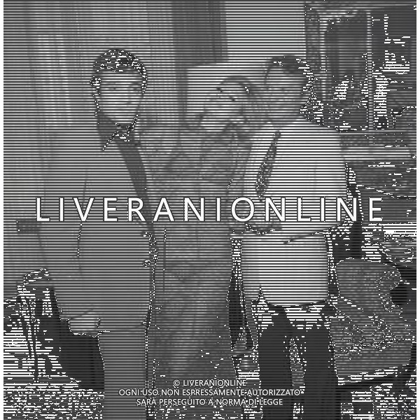 RETROSPETTIVA PIA GIANCARO ATTRICE NELLA FOTO PIA GIANCARO A MILANO NELL\'ANNO 1971CON ALIGHIERO NOSCHESE E ENRICO MONTESANO AG ALDO LIVERANI SAS   