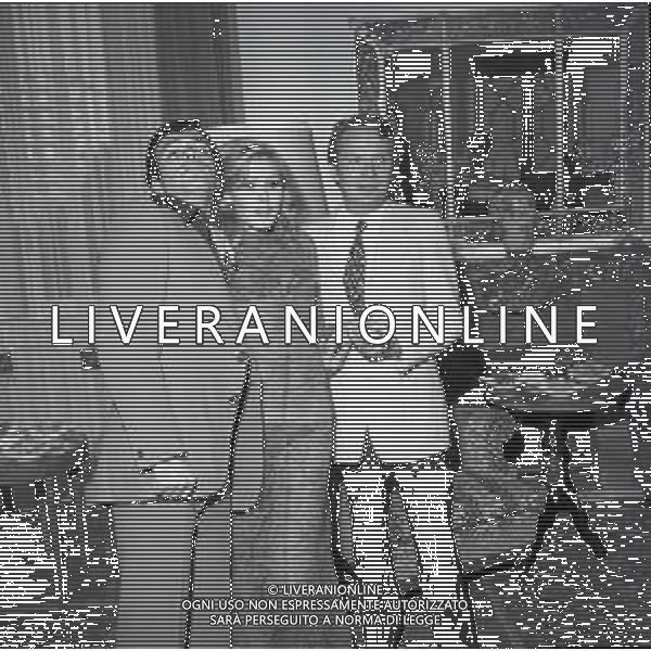 RETROSPETTIVA PIA GIANCARO ATTRICE NELLA FOTO PIA GIANCARO A MILANO NELL\'ANNO 1971CON ALIGHIERO NOSCHESE E ENRICO MONTESANO AG ALDO LIVERANI SAS  