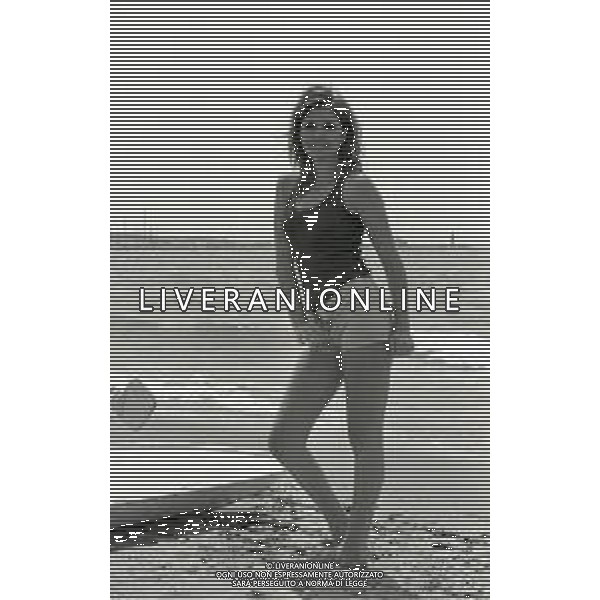 RETROSPETTIVA PIA GIANCARO ATTRICE NELLA FOTO PIA GIANCARO A CANNES NELL\'ANNO 1972  AG ALDO LIVERANI SAS  