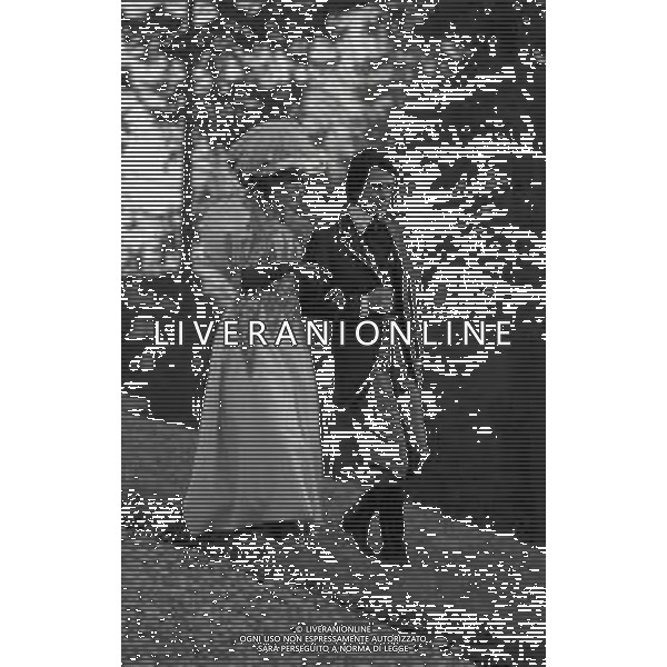 RETROSPETTIVA PIA GIANCARO ATTRICE NELLA FOTO PIA GIANCARO CON SANDRO QUASIMODO SUL SET DEL “IL ROMANZO DI UN GIOVANE POVERO“ NELL\'ANNO 1974 AG ALDO LIVERANI SAS 