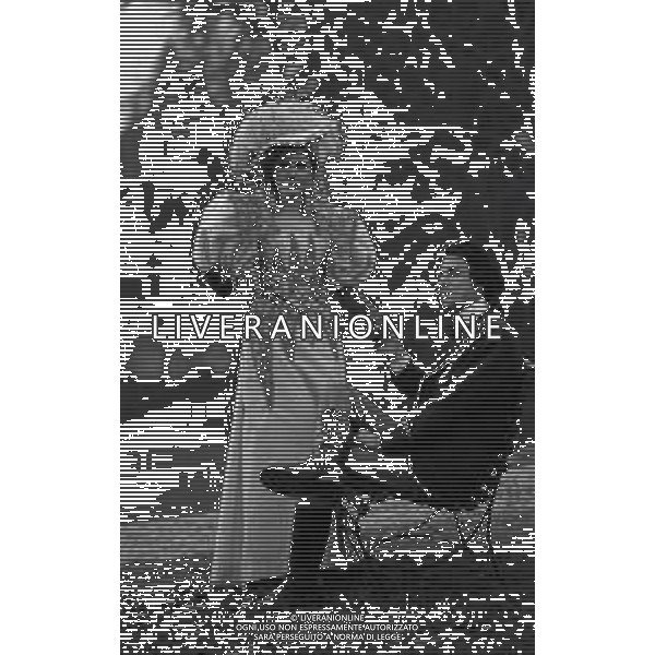 RETROSPETTIVA PIA GIANCARO ATTRICE NELLA FOTO PIA GIANCARO CON SANDRO QUASIMODO SUL SET DEL “IL ROMANZO DI UN GIOVANE POVERO“ NELL\'ANNO 1974 AG ALDO LIVERANI SAS
