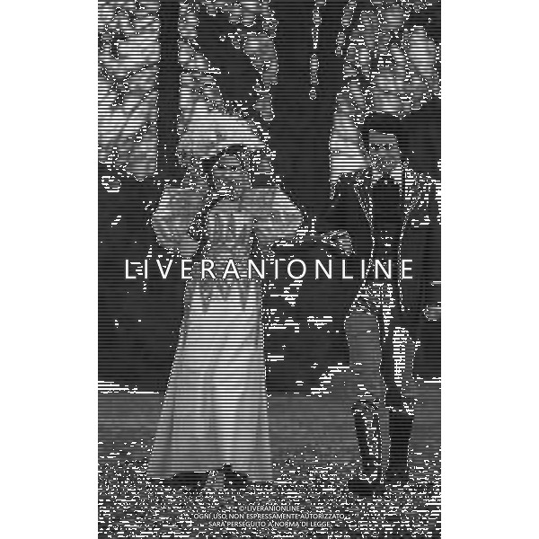 RETROSPETTIVA PIA GIANCARO ATTRICE NELLA FOTO PIA GIANCARO CON SANDRO QUASIMODO SUL SET DEL “IL ROMANZO DI UN GIOVANE POVERO“ NELL\'ANNO 1974 AG ALDO LIVERANI SAS 