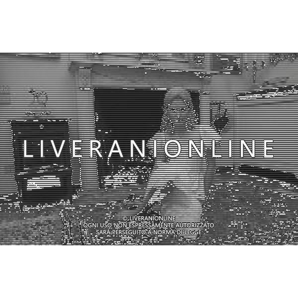 RETROSPETTIVA PIA GIANCARO ATTRICE NELLA FOTO PIA GIANCARO SUL SET DEL FILM“IL ROMANZO DI UN GIOVANE POVERO“ NELL\'ANNO 1974  AG ALDO LIVERANI SAS 