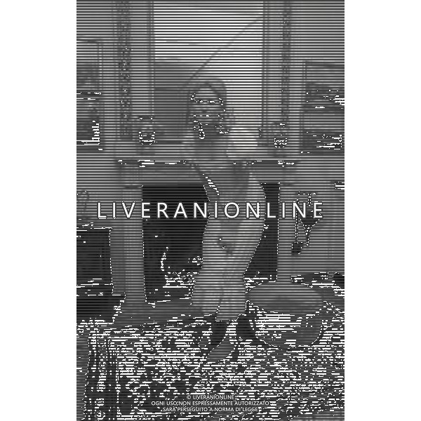 RETROSPETTIVA PIA GIANCARO ATTRICE NELLA FOTO PIA GIANCARO SUL SET DEL FILM“IL ROMANZO DI UN GIOVANE POVERO“ NELL\'ANNO 1974  AG ALDO LIVERANI SAS 