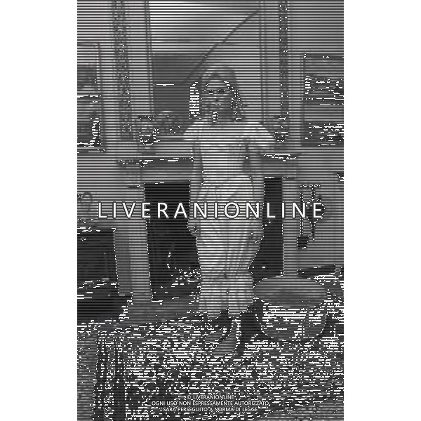 RETROSPETTIVA PIA GIANCARO ATTRICE NELLA FOTO PIA GIANCARO SUL SET DEL FILM“IL ROMANZO DI UN GIOVANE POVERO“ NELL\'ANNO 1974  AG ALDO LIVERANI SAS 